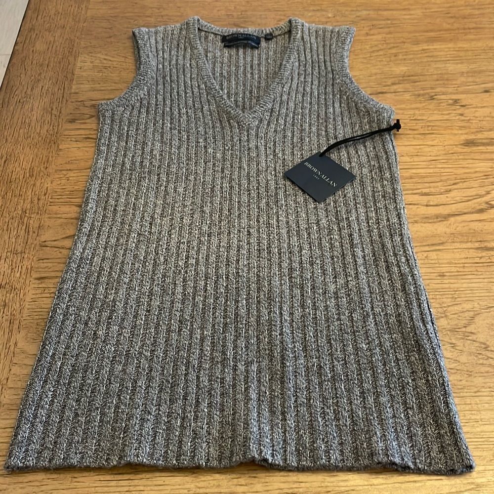 BROWN ALLAN GREY 90% EXTRA FINE MERINO WOOL/10% CASHMERE.  NEW WITH TAGS.